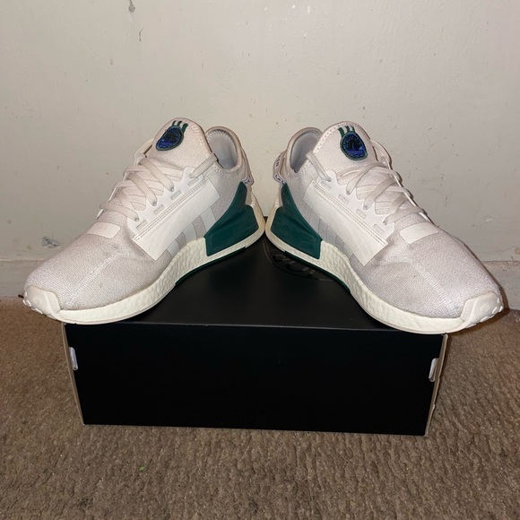Adidas NMD_R1 V2 - Picture 3 of 4